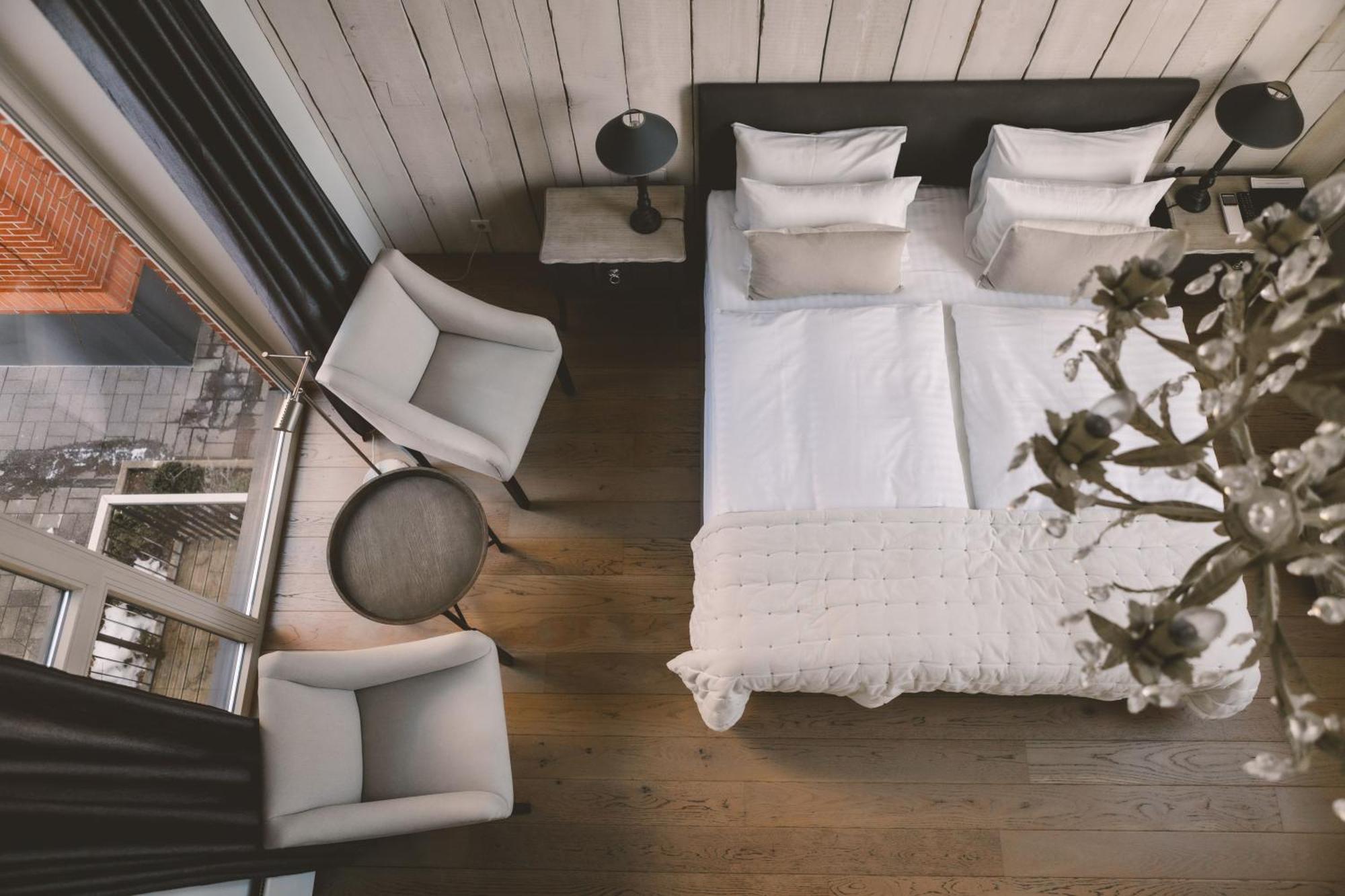 Frost Boutique Hotel Parnawa